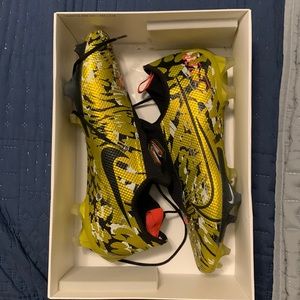 Football cleats